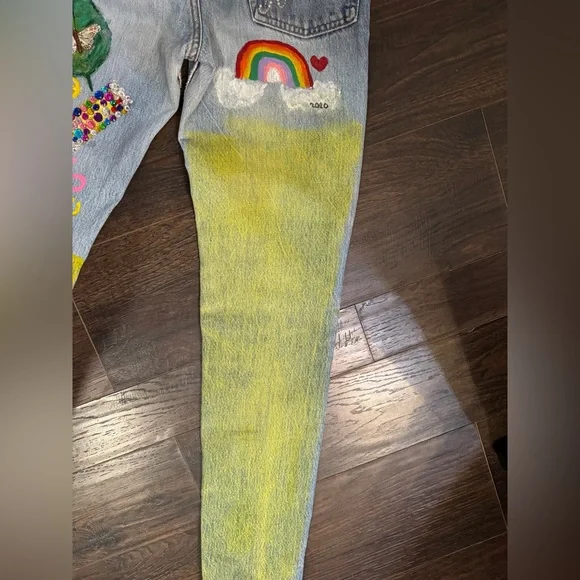 Levi's Women's Straight Leg Jeans with Artistic Patterns - Picture 11 of 11